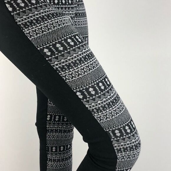 ROMEO & JULIET COUTURE FAIR ISLE SWEATER LEGGINGS GEO PRINT SIZE SMALL - Picture 2 of 8